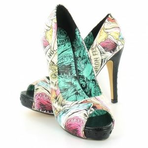 NWOT Iron Fist "Here I Lie" Platforms